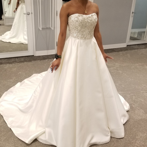 Wedding dress size 6 - Picture 1 of 6